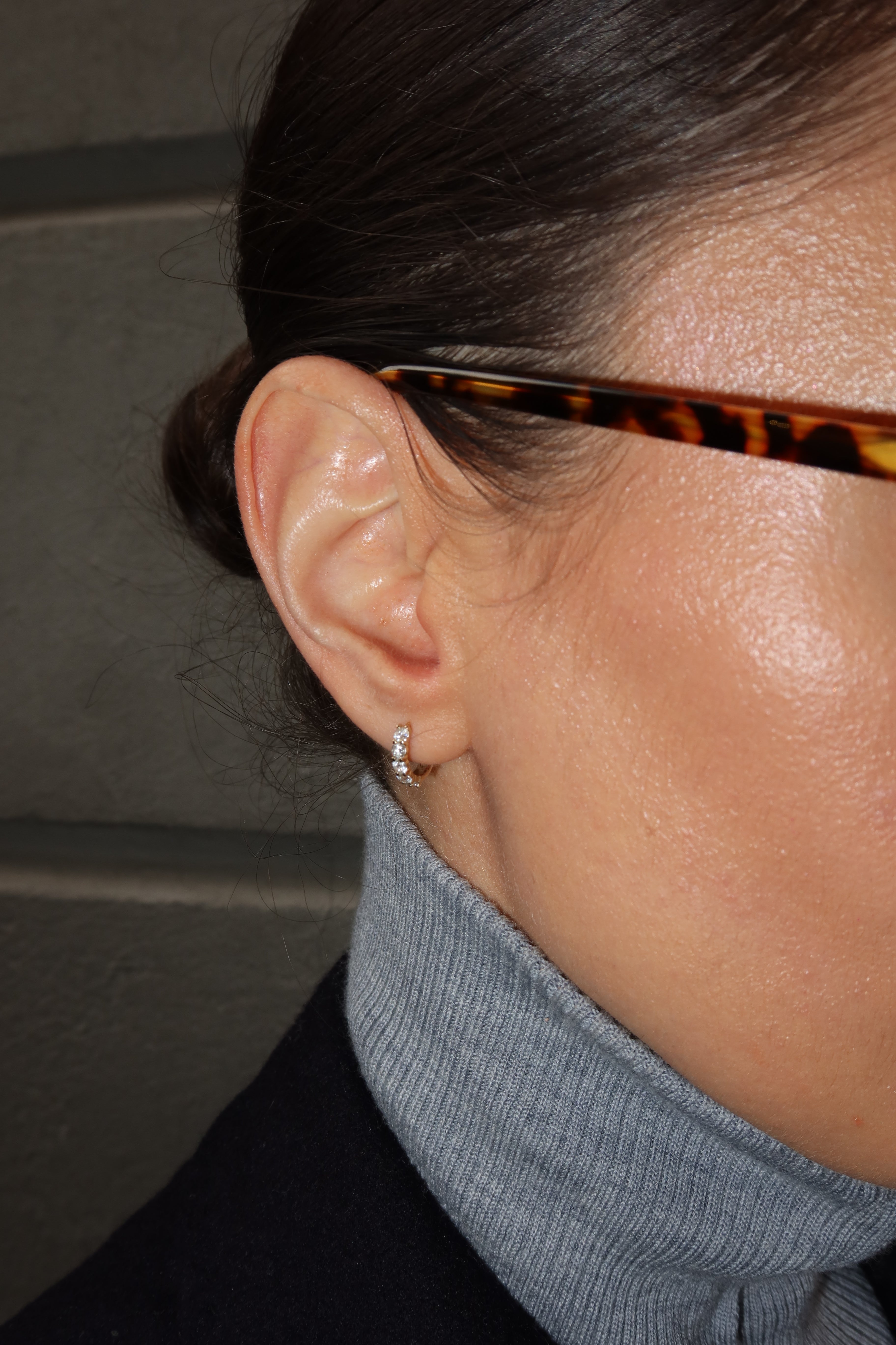 lab diamond huggie earrings in 10 karat yellow gold